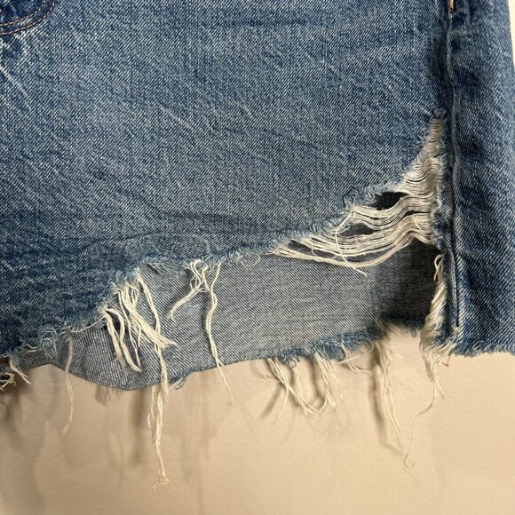 American Eagle Highest Rise Mom Short Womens Size 8 Blue Distressed Zip - Picture 2 of 15